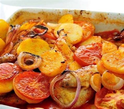 طريقة عمل صينية بطاطس بالدجاج والطماطم والفلفل