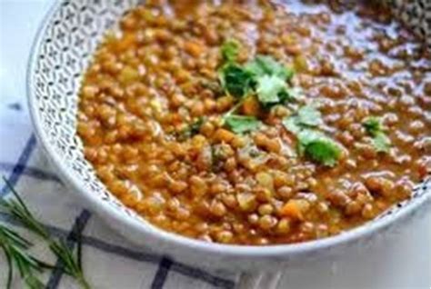 طريقة عمل وجبة العدس بالطماطم للشيف نجلاء الشرشابي