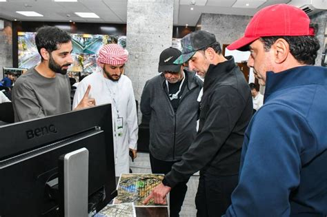عاد طلال إلى المنزل.  للدراسة ولم تحقق نجاحًا باهرًا.  كان هذا هو السبب.
