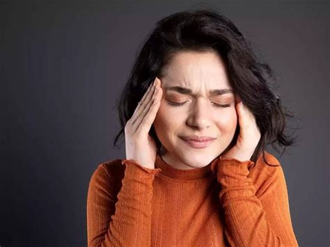 عالج الصداع في المنزل باستخدام الكمادات الباردة ثم الساخنة