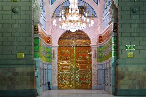 عدد أبواب المسجد النبوي ومواصفاتها في العصر الحديث