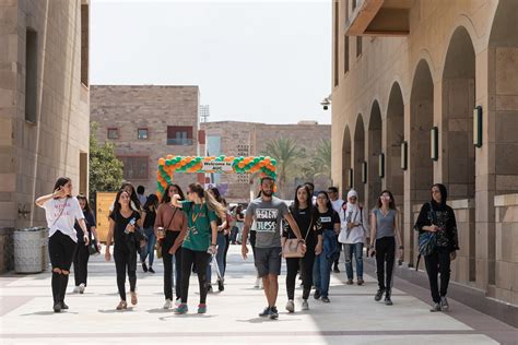 عدد الطلاب الجامعيين في الجامعة الأمريكية