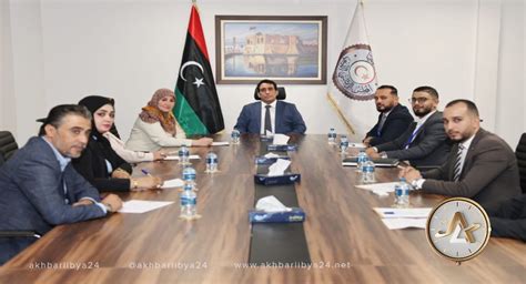 عضو فريق وظيفته تقريب وجهات نظر الأعضاء، وحل الخلافات بينهم، وقيادة المناقشات البناءة وقيادتها، وتذكير الأعضاء بالهدف المنشود.