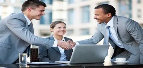 عناصر موضوع تعبير عن العمل ومعناه للفرد والمجتمع للصف الأول اعدادي