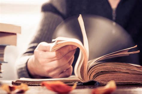 عند تصفح إحدى المجلات، اقلب صفحات المجلة لمعرفة الفصول والمواضيع التي تحتوي عليها - أفضل إجابة