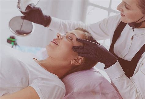 فوائد تقنية microblading في مراكز التجميل المختلفة