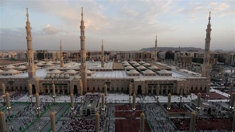 فيديو يوجد عدد من المآذن والقبب في المسجد الحرام والمسجد النبوي