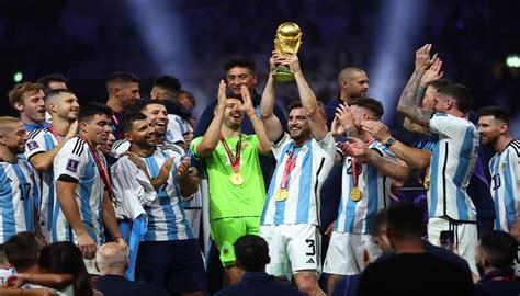 كم عدد بطولات كأس العالم التي خاضتها الأرجنتين خلال مسيرته