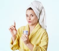كيف أجعل بشرتي تلمع مثل الزجاج الصافي والأبيض