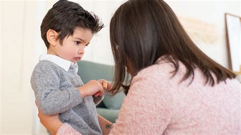 كيف يعرف الوالدان أن الطفل يعاني من مشكلة في تأخر الكلام؟