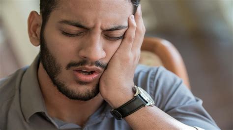 كيفية تخفيف آلام ضروس العقل المدفونة بالأعشاب