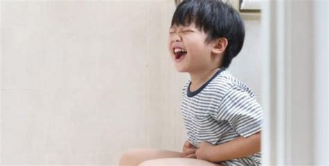 كيفية علاج الإمساك عند الأطفال 4 سنوات عن طريق الأعشاب