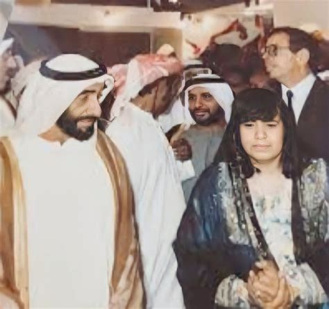 ما هو اسم اول مذيعه من الامارات؟