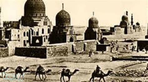 ما هي أسماء الملاجئ التي بناها المماليك لإيواء الرحالة والتجار؟