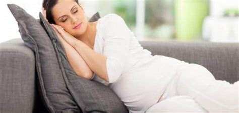 معنى رؤية الكثير من الأحذية في حلم المرأة الحامل وتفسيرها معنى رؤية الكثير من الأحذية في حلم المرأة الحامل وتفسيرها