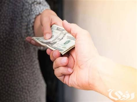 معنى رؤية من أعطاني نقوداً ورقية في حلم المرأة الحامل وتفسيرها