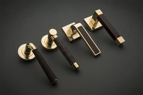 مقابض الباب