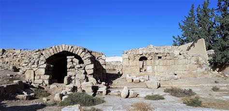 من اشهر حمامات القصور الاموية في الاردن بركة عمر قصر القسطل المشتى
