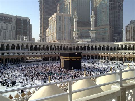 من الذي يقتحم الحرم المكي