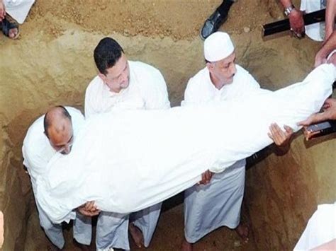 هل الموت يوم الجمعة يخلصك من عذاب القبر؟  .. إفتاء يجيب - عمرو خالد