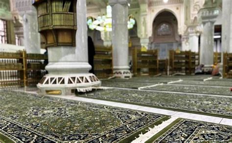وجود امرأة في مصلى النساء بالمسجد تستمع لخطبة الجمعة؟