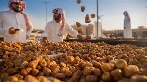ومن أشهر التمور في المملكة تمور المدينة المنورة والقصيم والأحساء