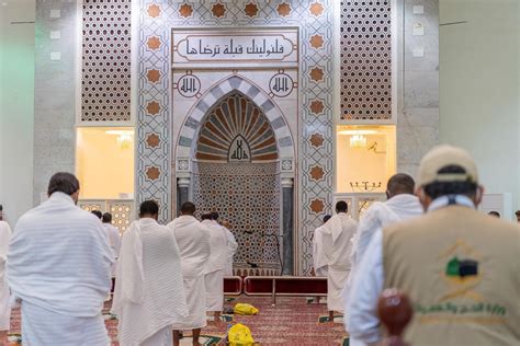 يستدل على نفع الرسول صلى الله عليه وسلم في صلاة الظهر والعصر مع الوضوء.