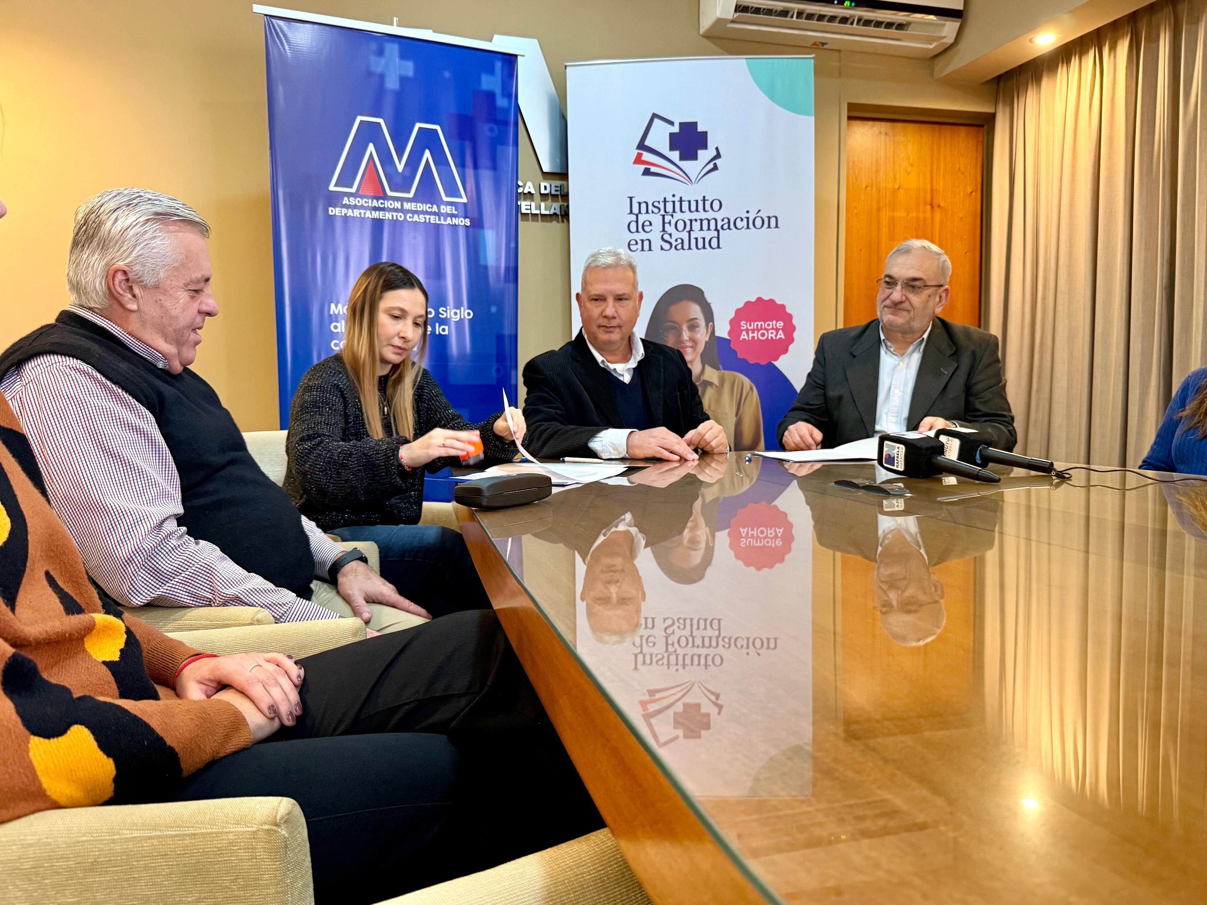 EL SENADOR CALVO Y EL INSTITUTO DE FORMACIÓN EN SALUD DE LA ASOCIACIÓN MÉDICA DEL DEPARTAMENTO CASTELLANOS FIRMAN CONVENIO PARA REALIZAR CURSOS DE CAPACITACIÓN Y FORMACIÓN PROFESIONAL EN MATERIA DE SALUD