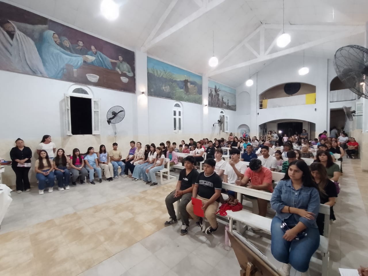 Con gran devoción se celebra la Misa de la cena del SEÑOR