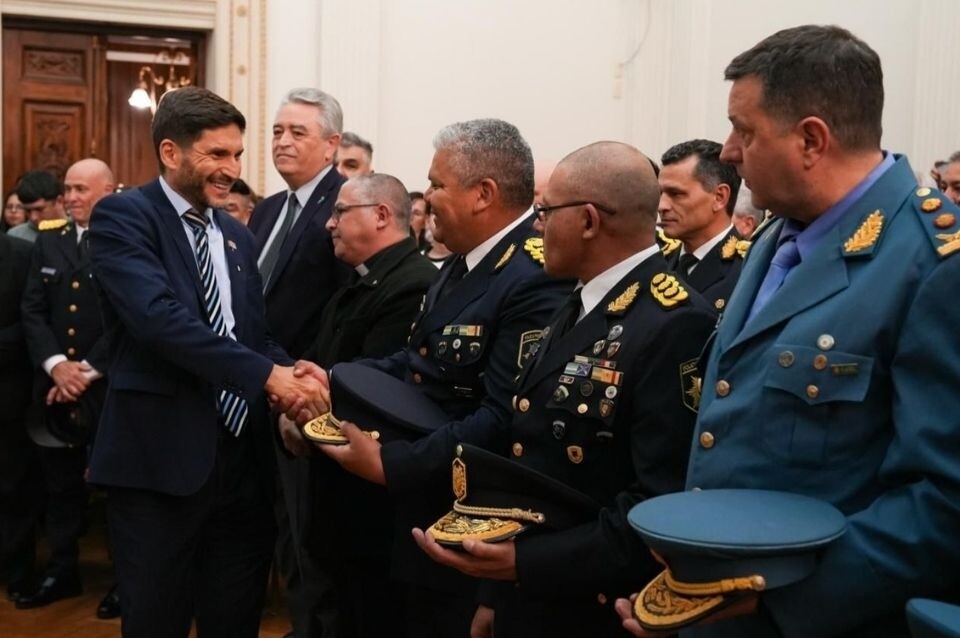 Pullaro  policías.jpeg