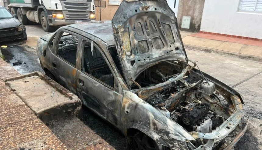 incendiaron un auto.webp incendiaron un auto.webp