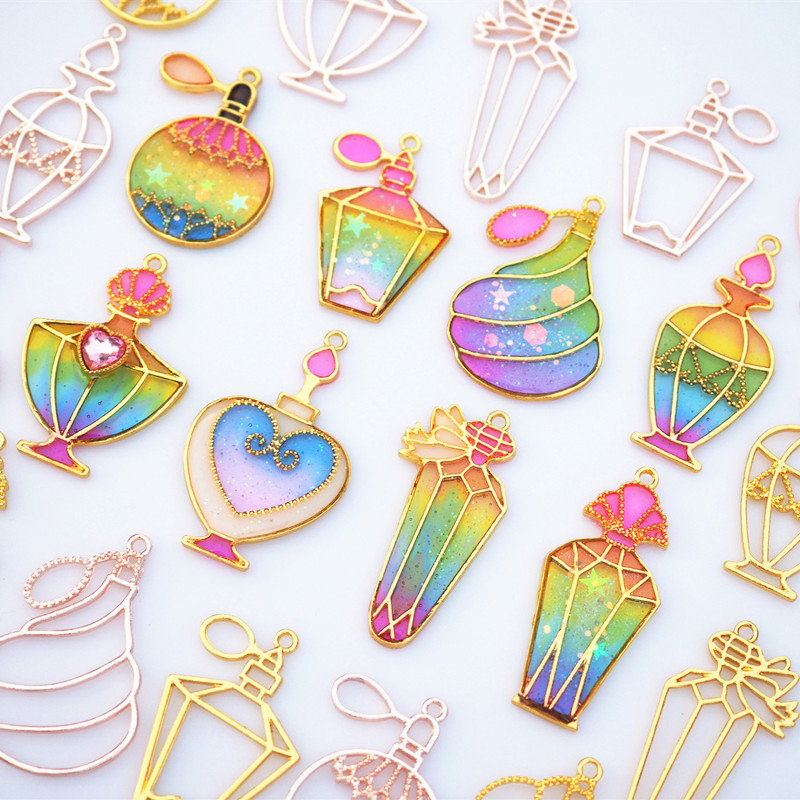 How to Make Resin Jewelry Without Molds