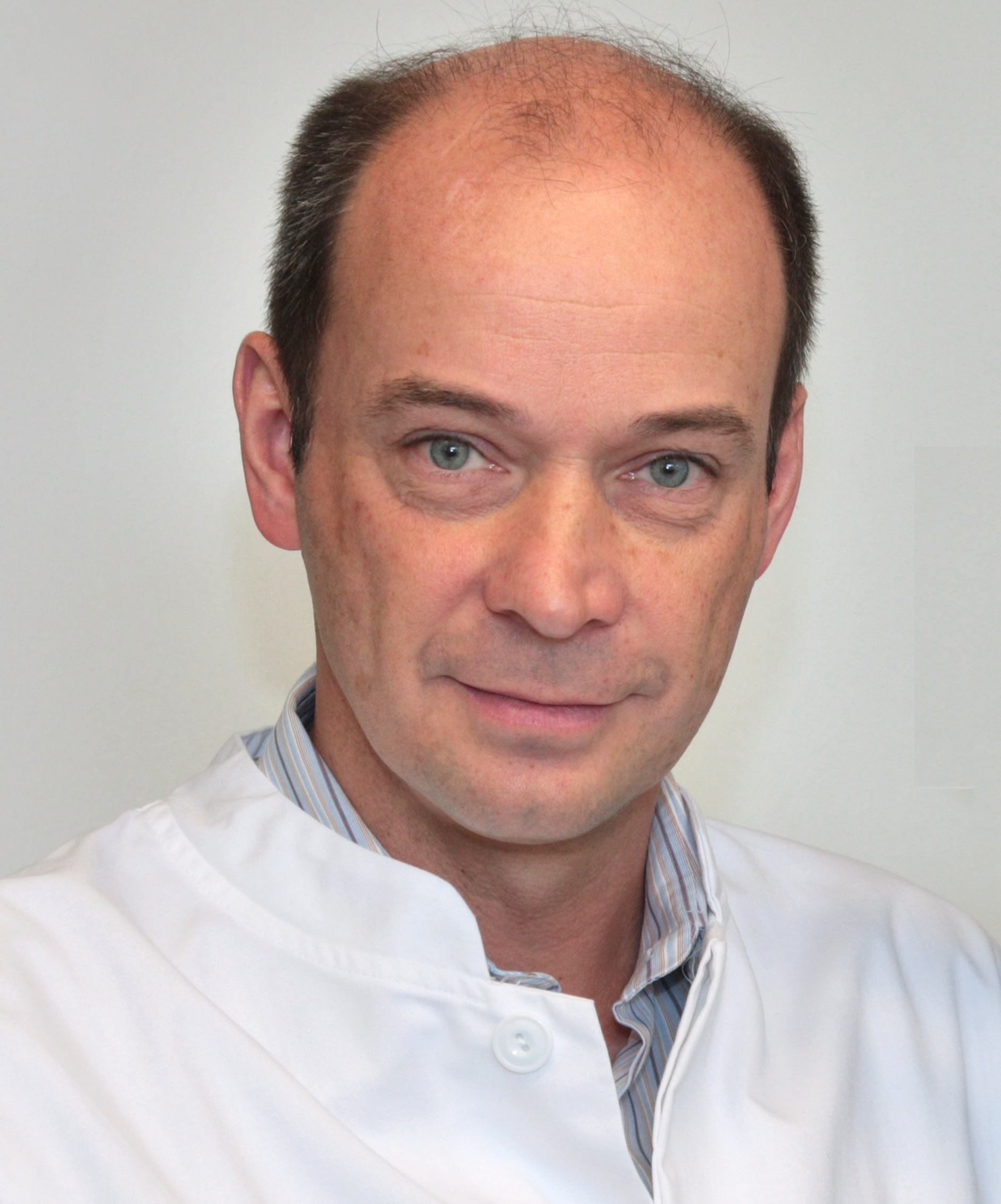 Prof. Dr. Dr. André Gessner Institut für Mikrobiologie und Hygiene