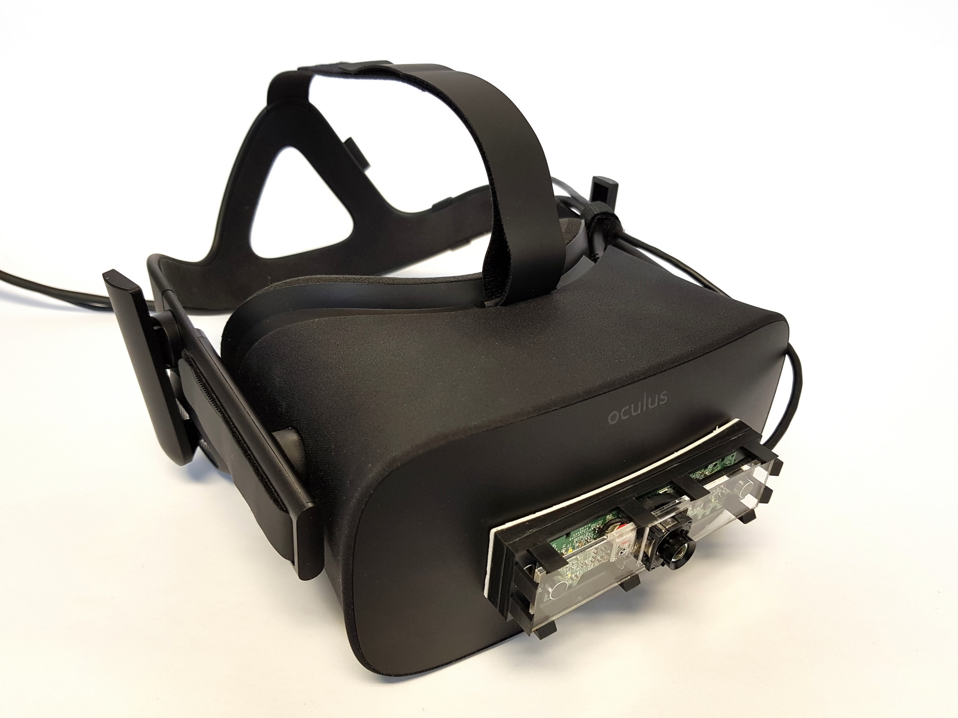 Interactive Model Refinement through Real Objects in Virtual Reality