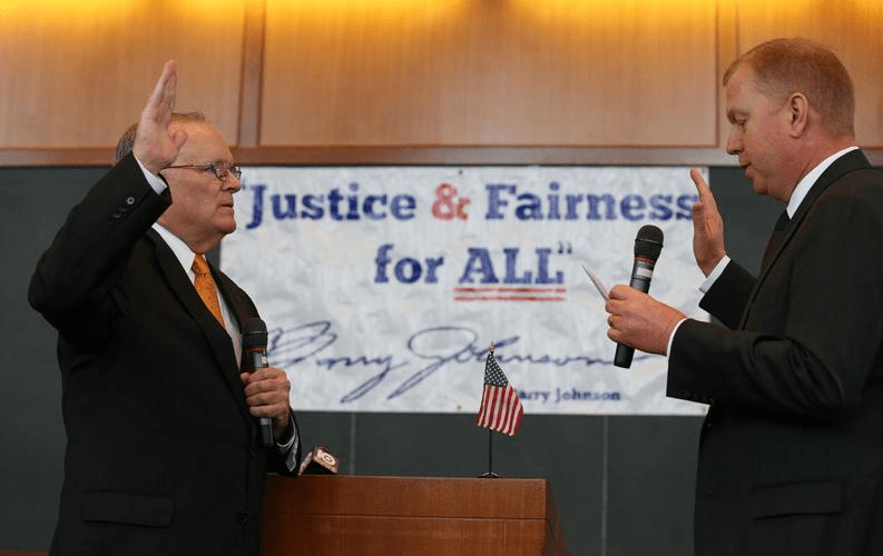 USELESS BARRY JOHNSON NO BALLS AT ALL AND DOESN’T CARE Exposing small