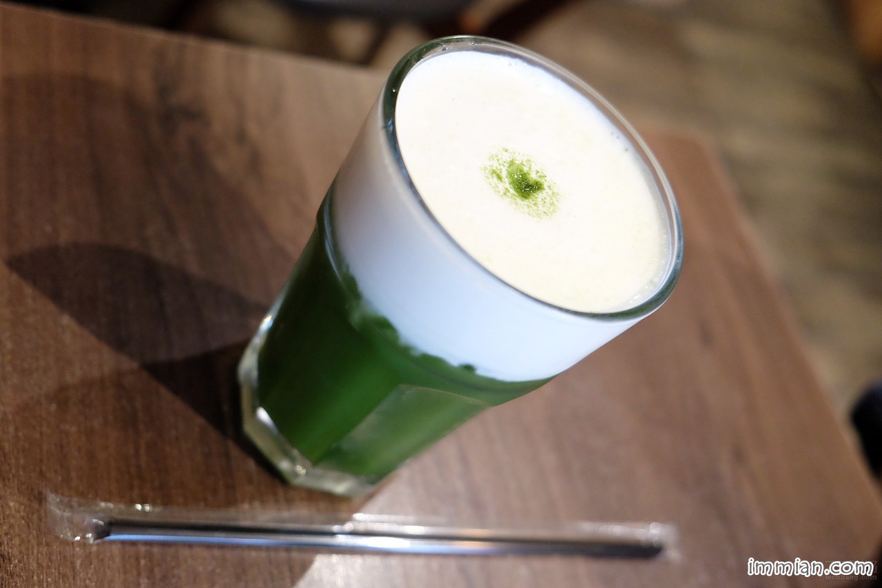 忠孝復興，Cloud 9 Cafe，有小閣樓、簡餐的小巧咖啡廳