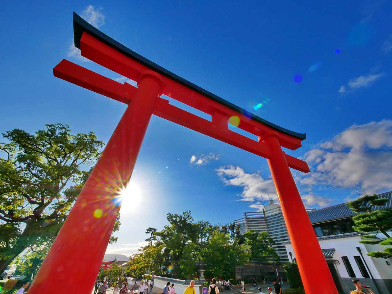 學攝影：擋住一點陽光、縮光圈拍攝創造星芒的構圖技巧