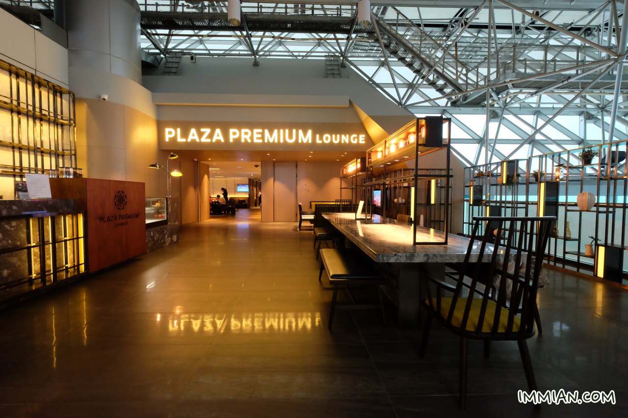 桃園機場第二航廈免費休息室初體驗 Plaza Premium lounge，不像休息室比較像大廳