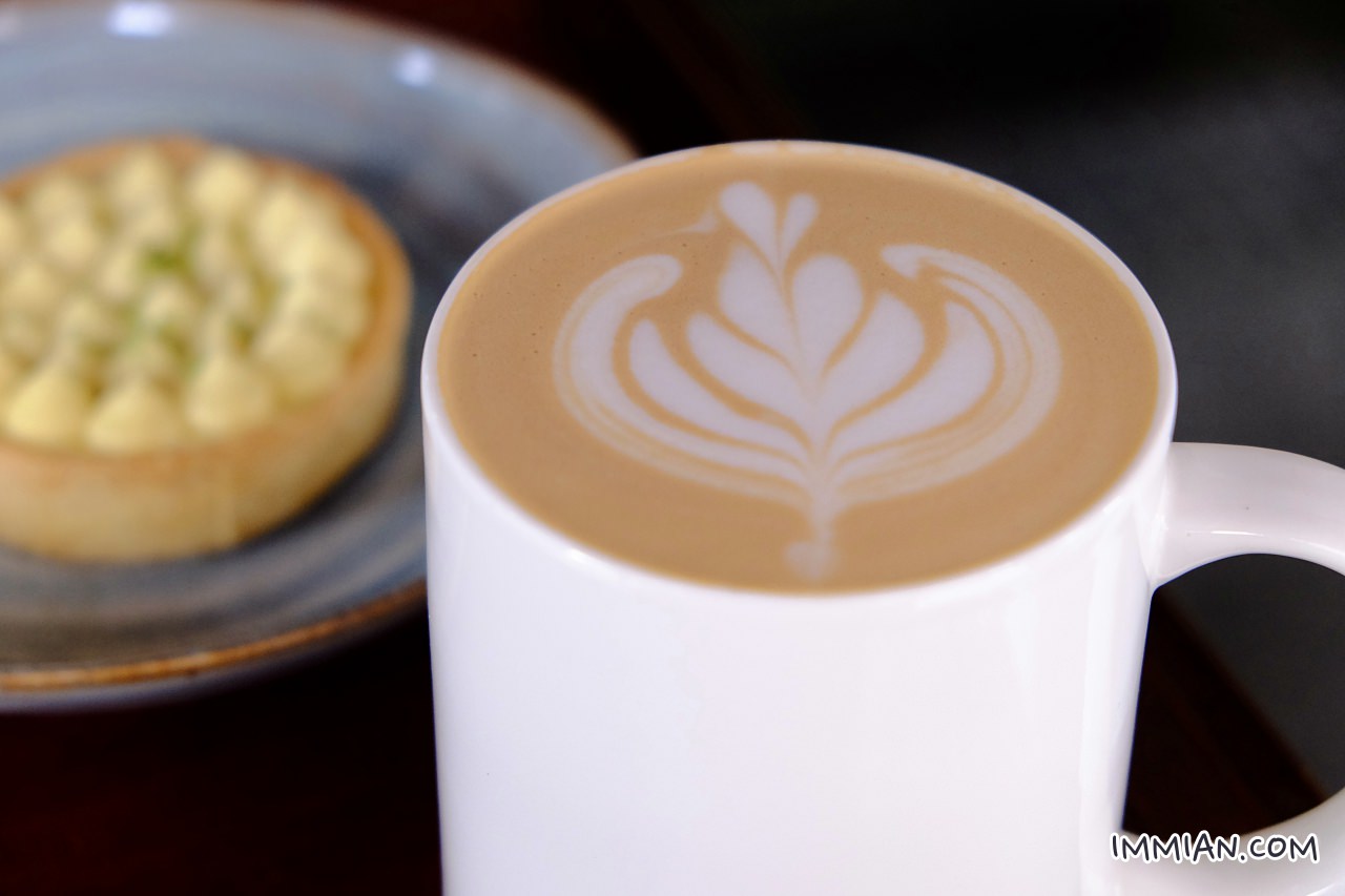 咖啡小自由，東門站，有戶外區、有點貴、開到半夜的深夜咖啡廳