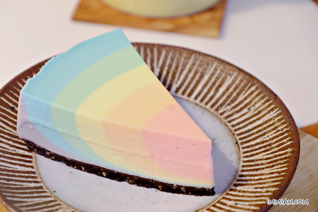 漸漸咖啡下午茶，超級可愛、粉嫩的彩虹乳酪蛋糕