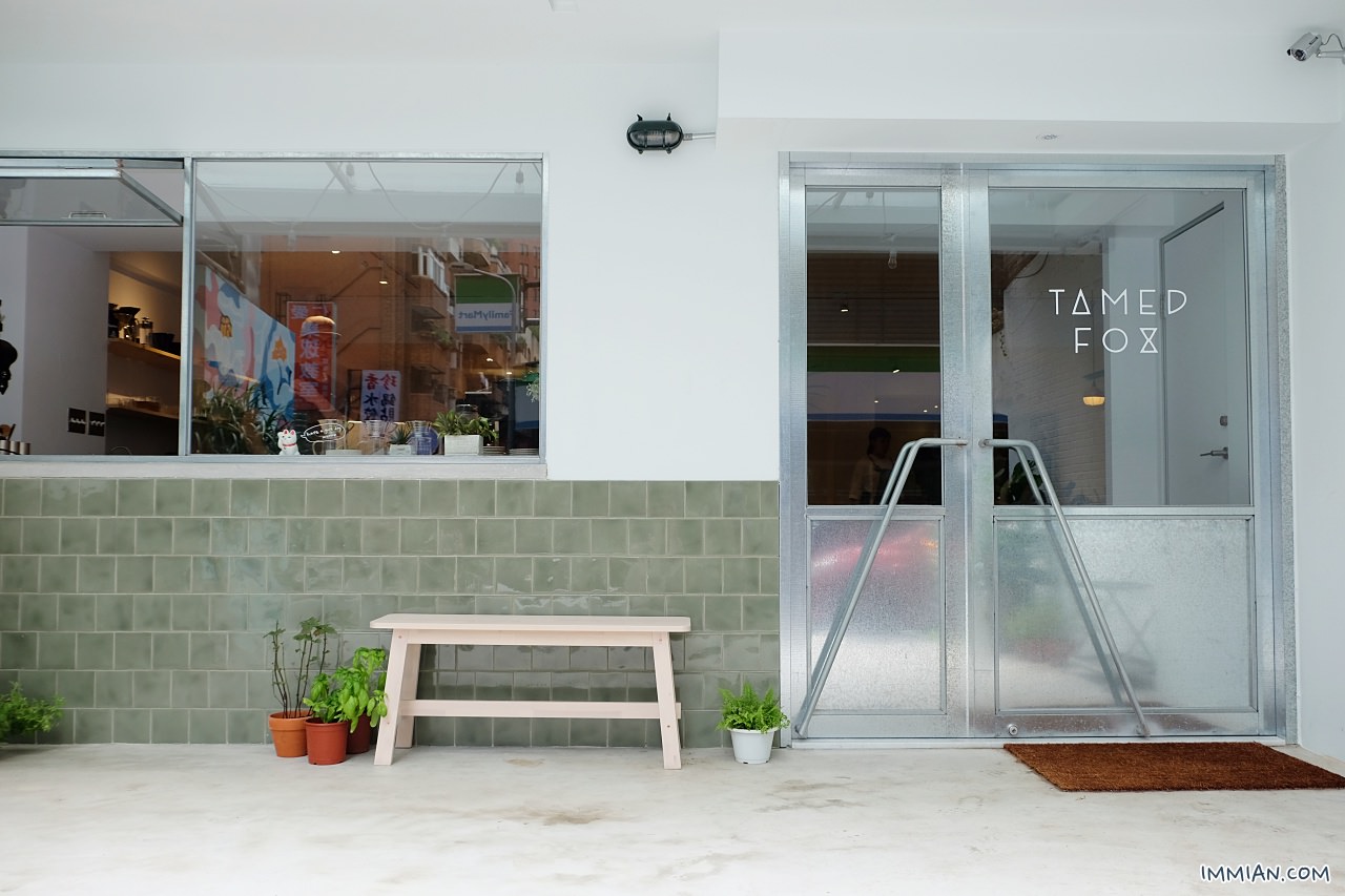 TAMED FOX，信義安和，一半是 Hooked to go 咖啡、適合拍照的小店