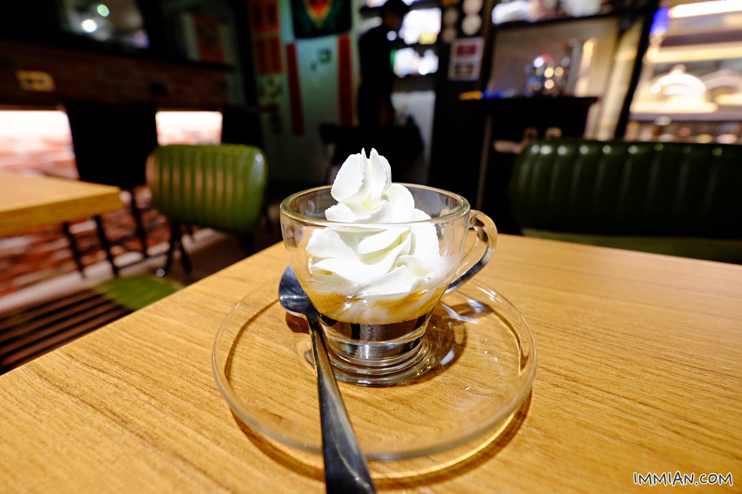 早秋咖啡，古亭站，開到半夜 12 點的夜貓咖啡廳