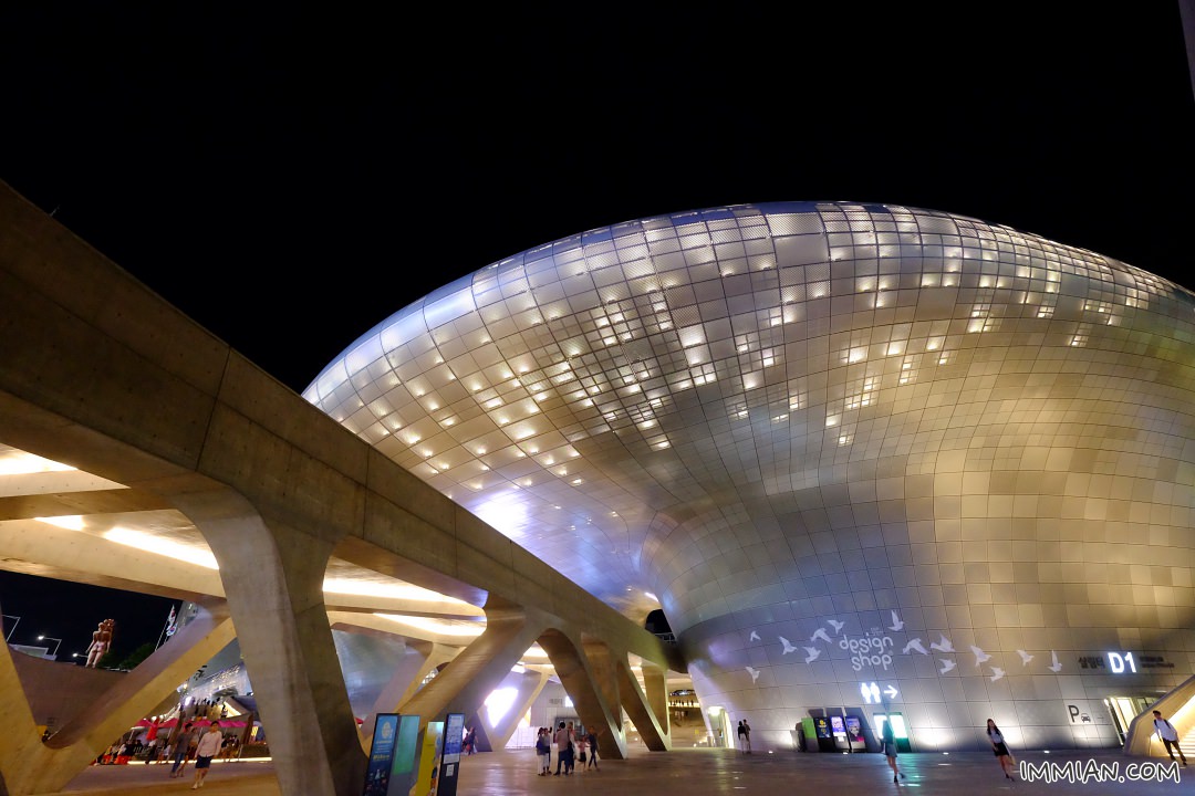 東大門設計廣場 DDP，首爾超適合拍照的藝文景點，有孔劉奔跑的玫瑰花海