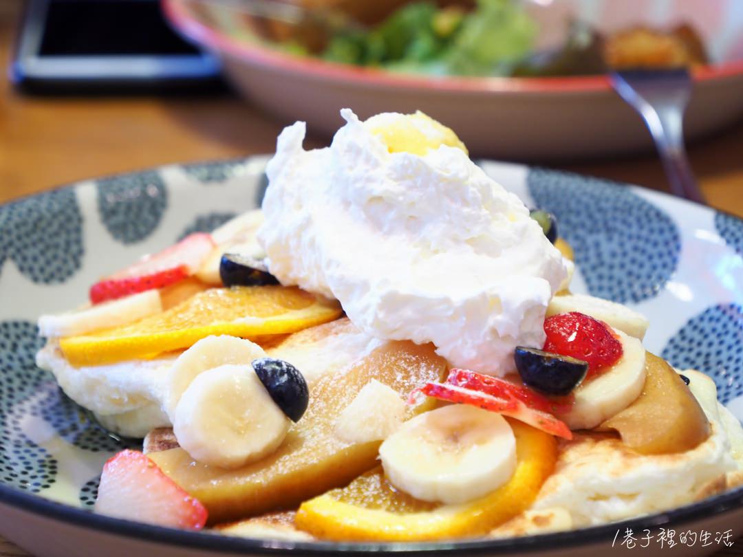 【沖繩早餐】國際通裡的 C&C Breakfast，軟呼呼的鬆餅好拍又好吃
