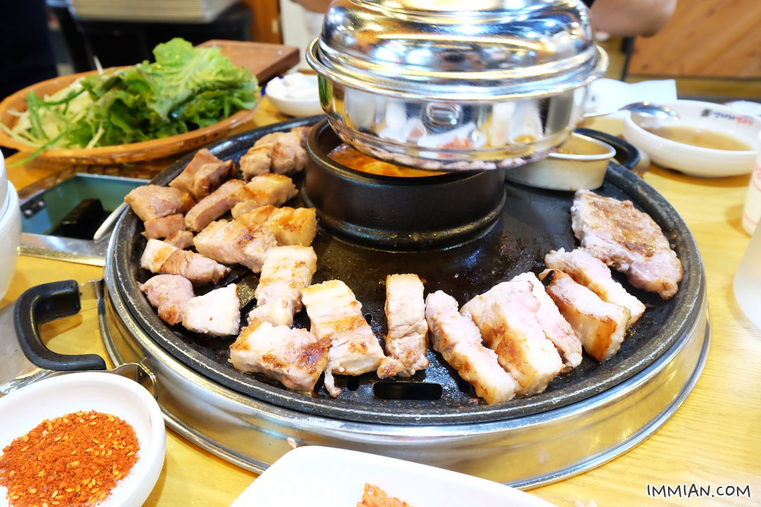 荒謬的生肉，韓國必吃，吃到飽、划算澎湃香噴噴的烤五花肉