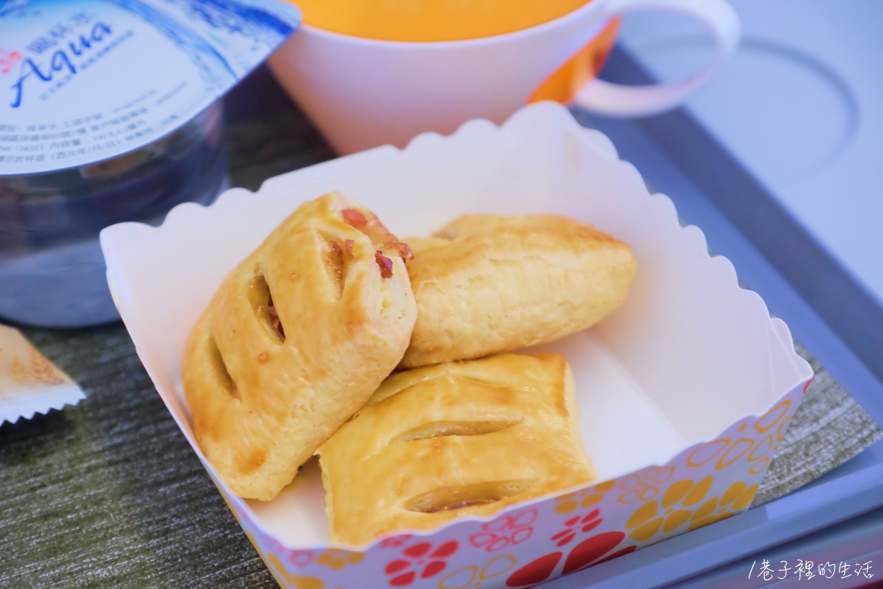 長榮航空 EVA AIR 台北飛香港 BR867 搭機紀錄 + 免費 JCB 香港貴賓室