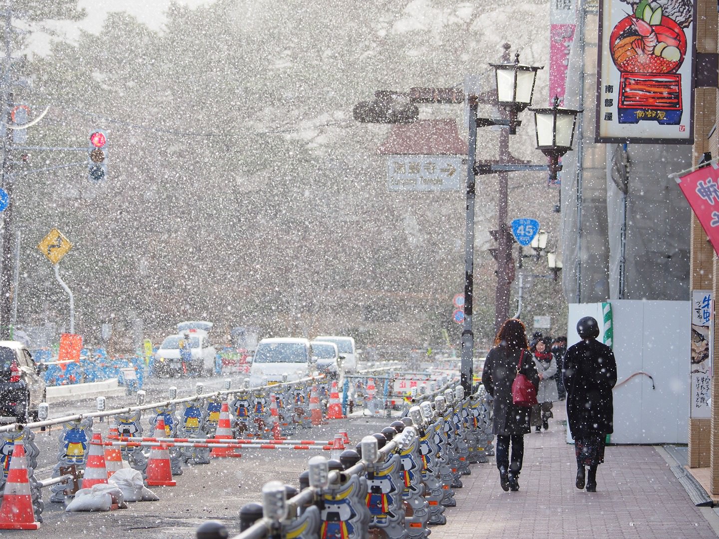 學攝影：怎麼拍出大雪的感覺？長焦、黑背景是訣竅