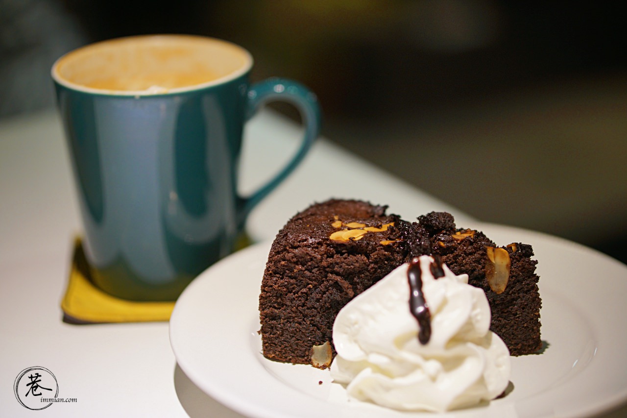 鴉埠咖啡 Yaboo Cafe，東門永康街，開到凌晨 12 點的夜貓咖啡廳