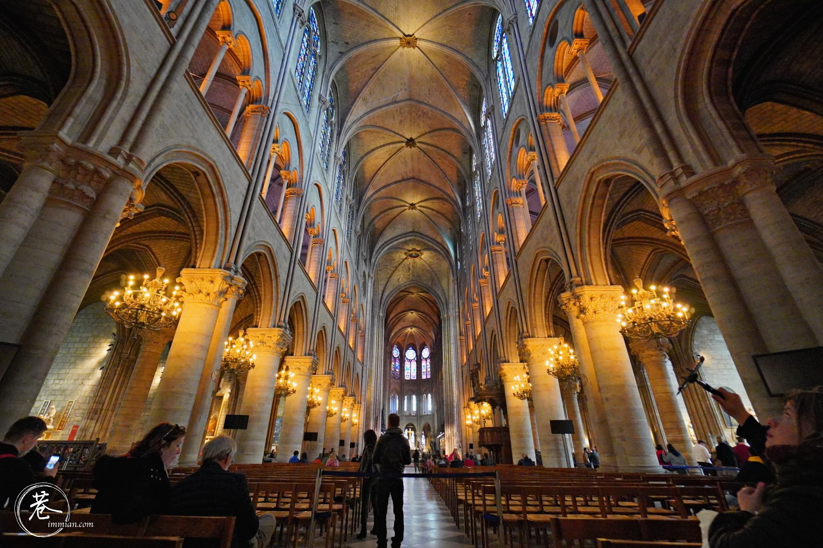 【巴黎景點】必朝聖的聖母院，踩一下巴黎的原點、免門票費