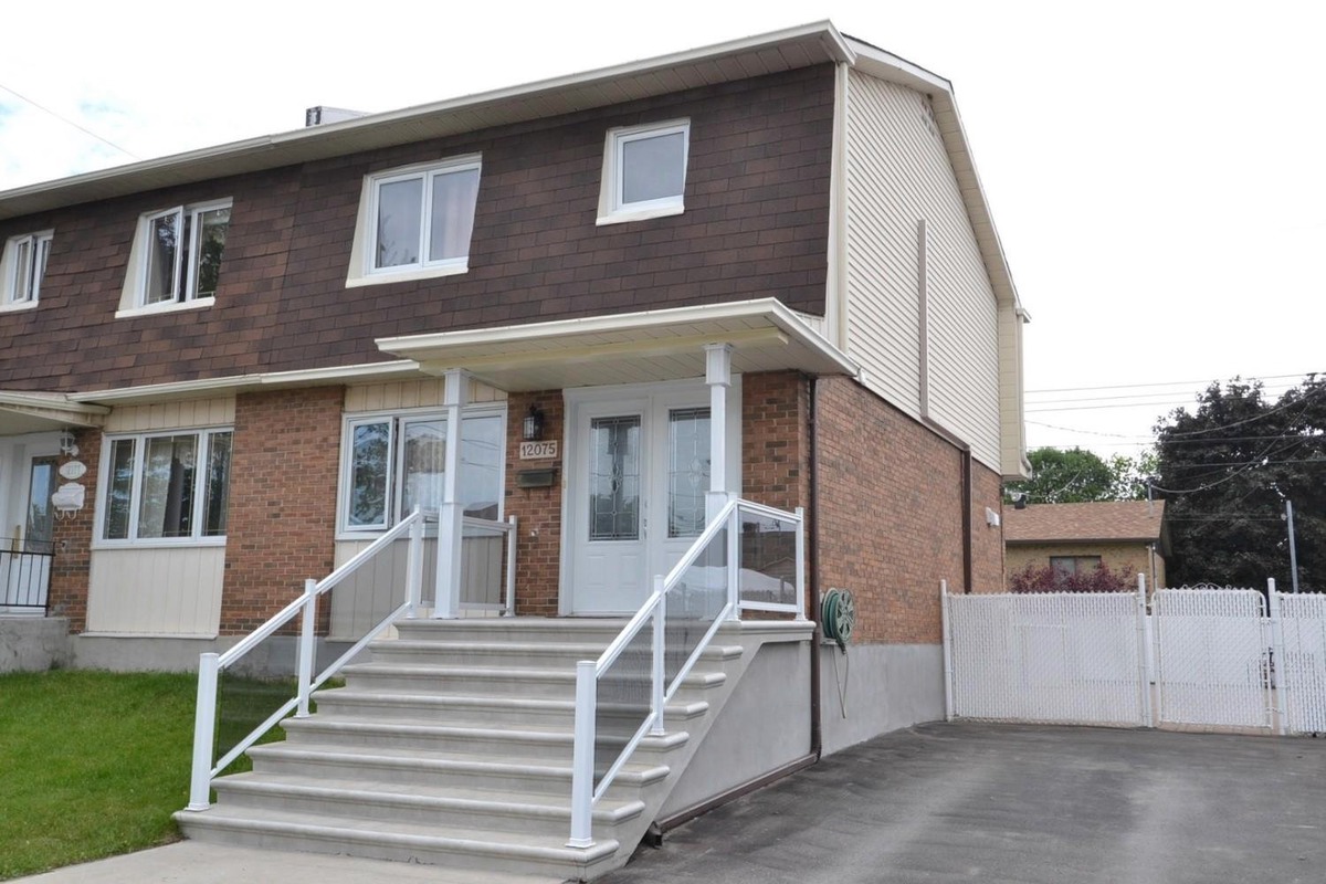 Maison à étages à vendre à RivièredesPrairies/PointeauxTrembles